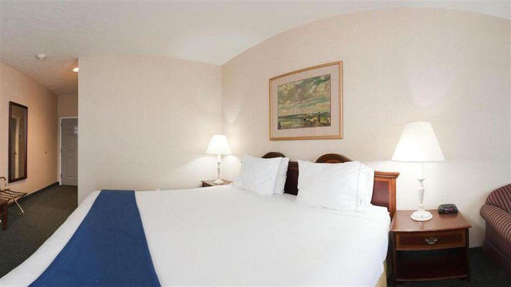 Holiday Inn Express Kilmarnock Bagian luar foto