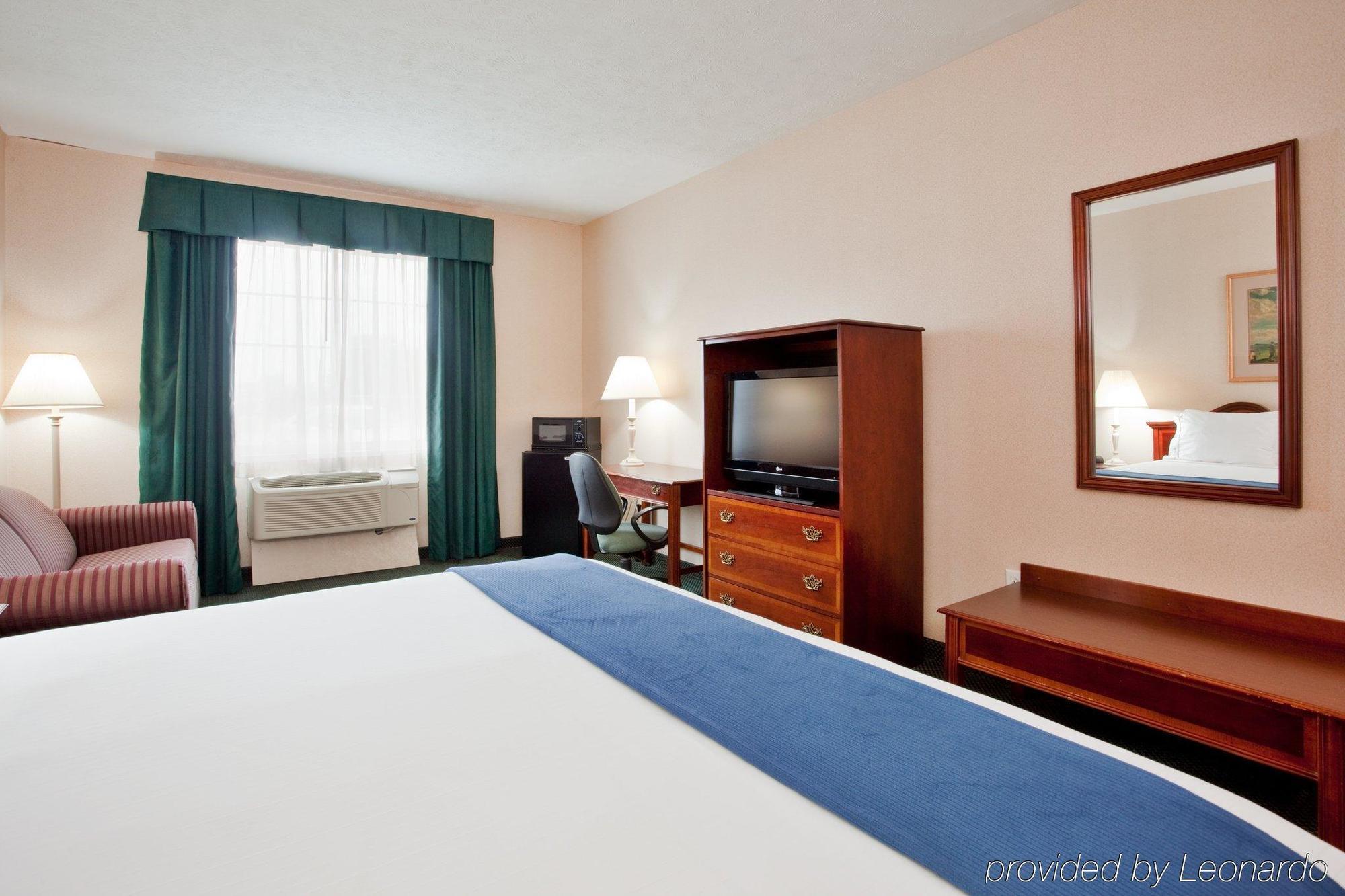 Holiday Inn Express Kilmarnock Bagian luar foto