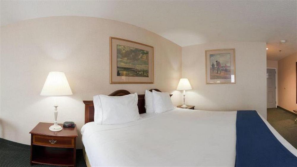 Holiday Inn Express Kilmarnock Bagian luar foto