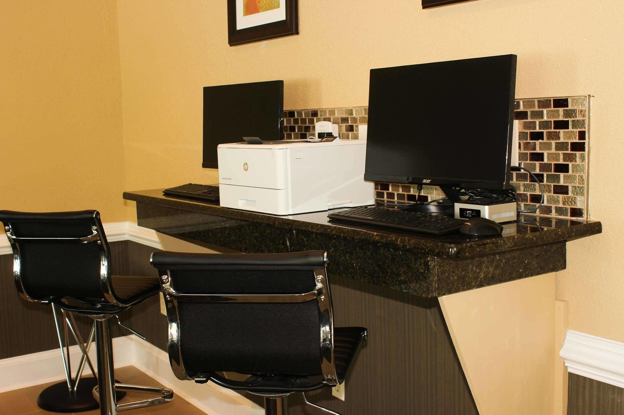 Holiday Inn Express Kilmarnock Bagian luar foto